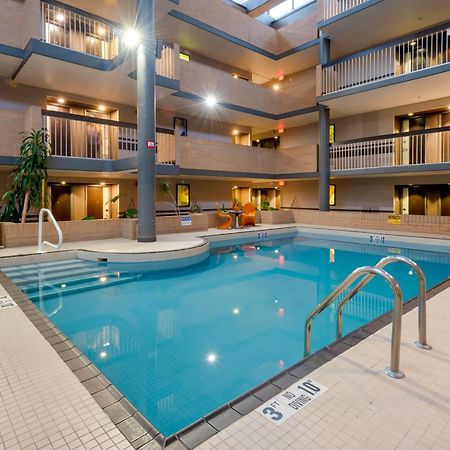 Best Western Plus Village Park Inn Calgary Extérieur photo