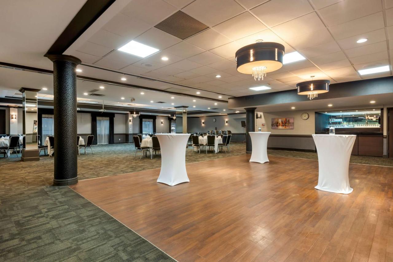Best Western Plus Village Park Inn Calgary Extérieur photo