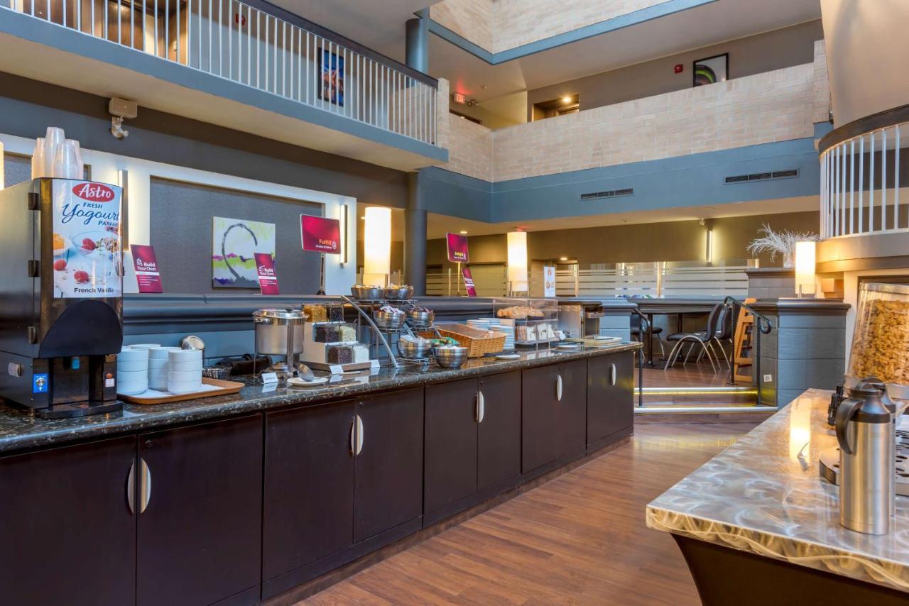 Best Western Plus Village Park Inn Calgary Extérieur photo